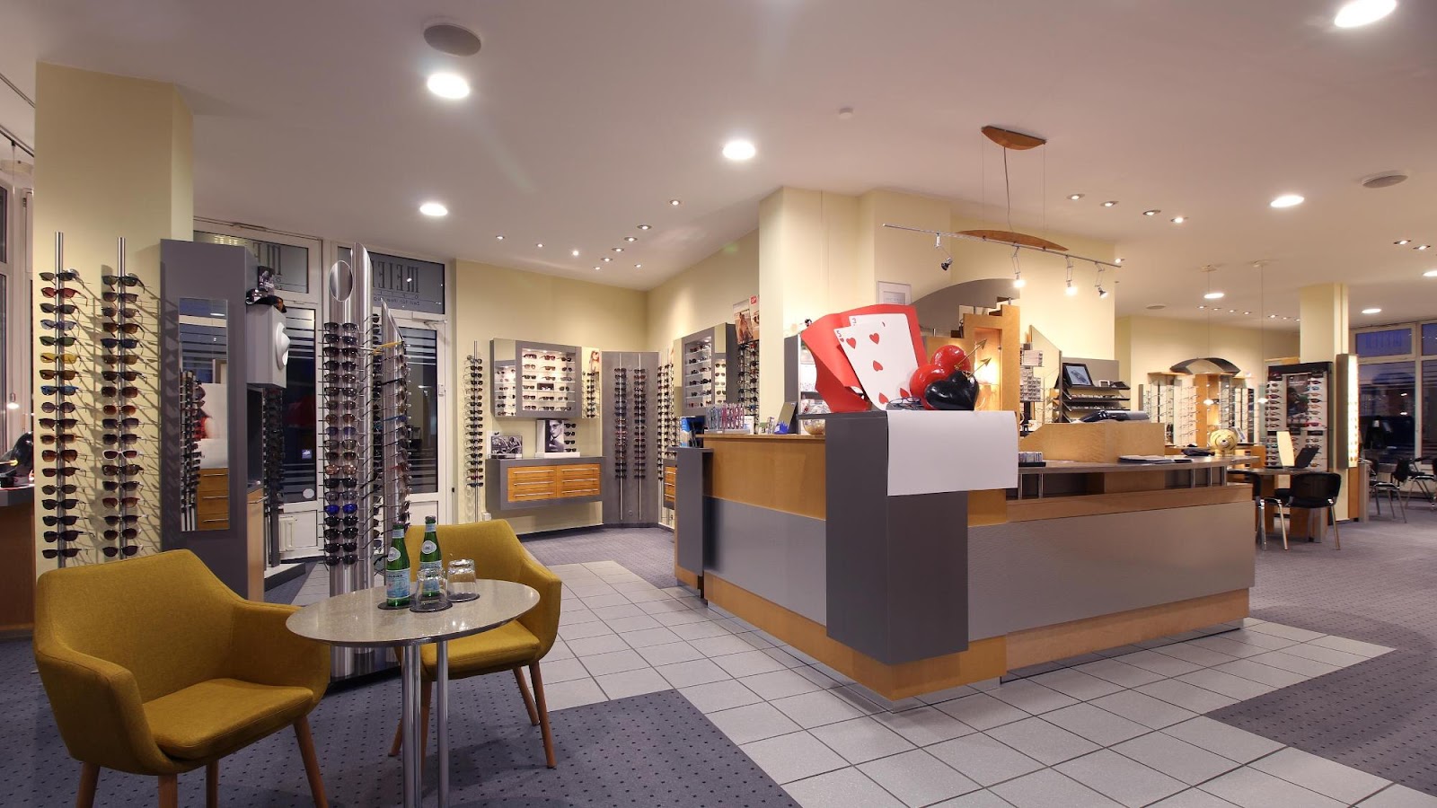 Optik Meier – Philipp und Franz Meier im Geschäft in der Schlüterstraße Ingolstadt